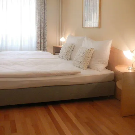Hotel Graf Stadion 3*