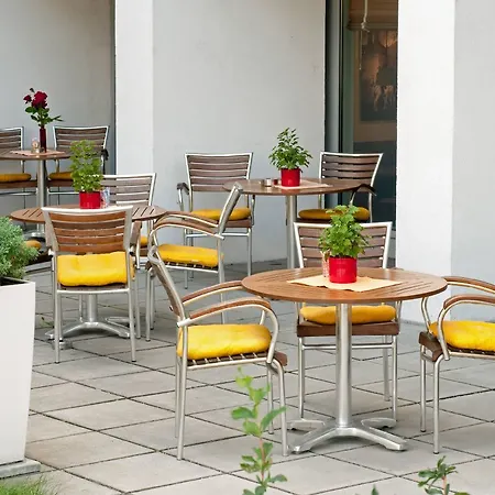 Ibis 3*