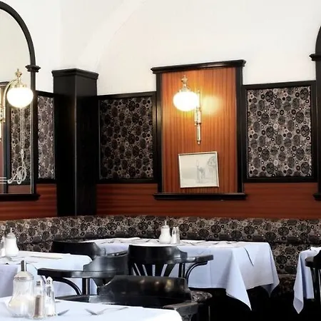 Hotel Novum Cristall Messe 3*