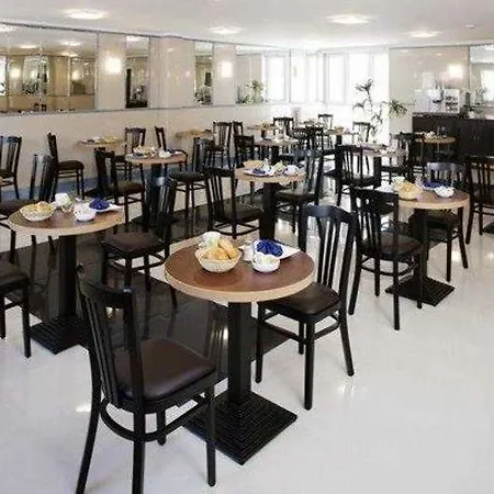 Hotel Donaustadt Kagran - At Metro U1 3*