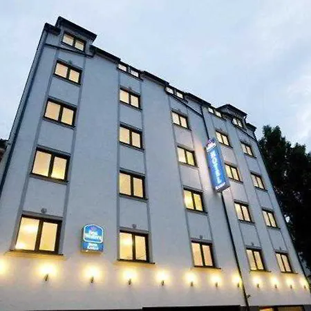 Donaustadt Kagran - At Metro U1 Hotel 3*