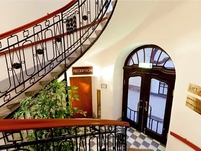 布莱克曼酒店 3*