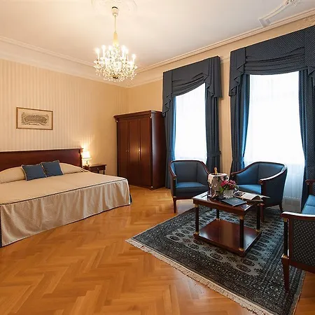 Отель Ambassador