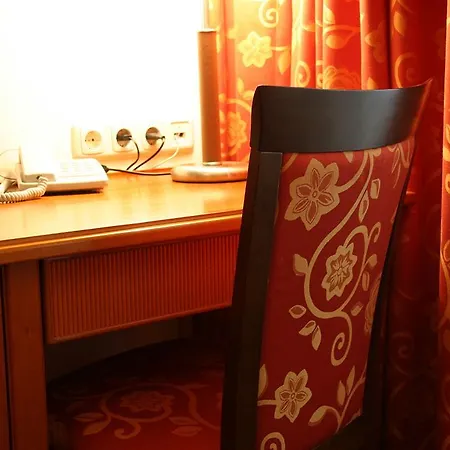 Urban Rathaus - Self Check-in Hotel