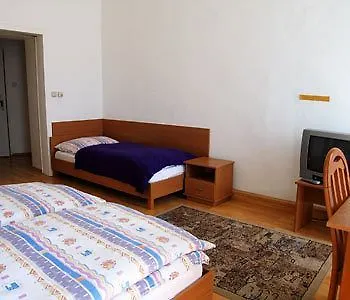 Cyrus فندق مبيت وإفطار