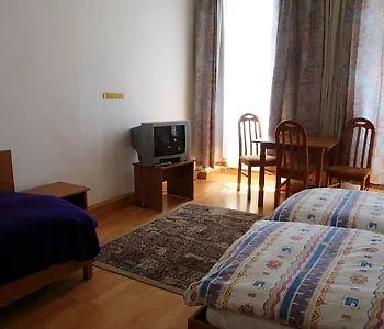Cyrus فندق مبيت وإفطار 2*