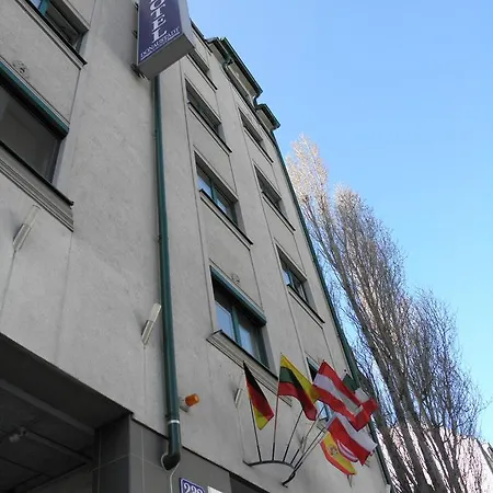 Donaustadt Kagran - At Metro U1 Hotel