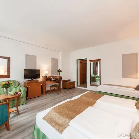 Hotel Novum Cristall Messe 3*