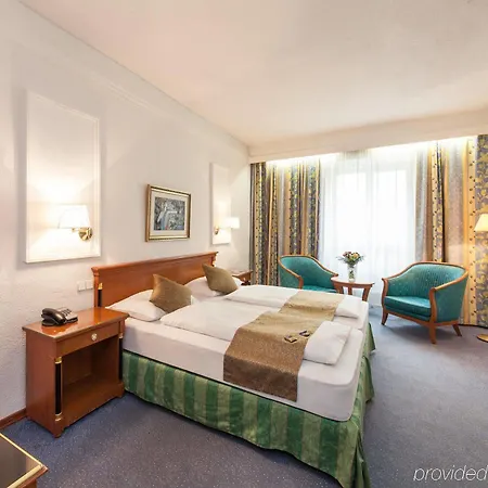 Hotel Novum Cristall Messe 3*
