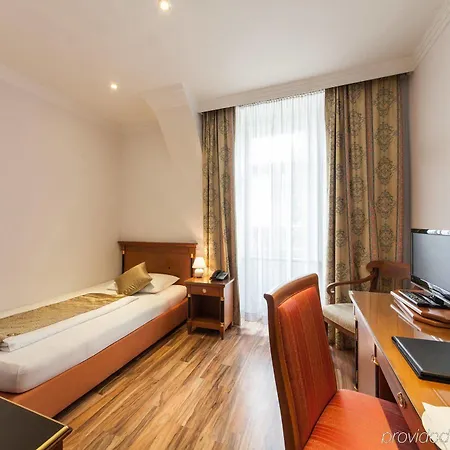 Hotel Novum Cristall Messe 3*