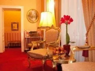 Opera Hotel 4*