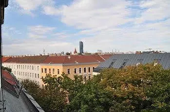 Urban Flats Danube 3* Vienna
