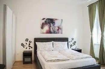 Urban Flats Danube 3* Vienna