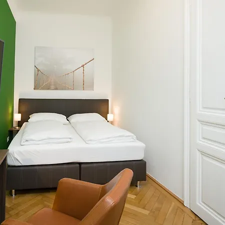 Castellez 1020 Apartment *