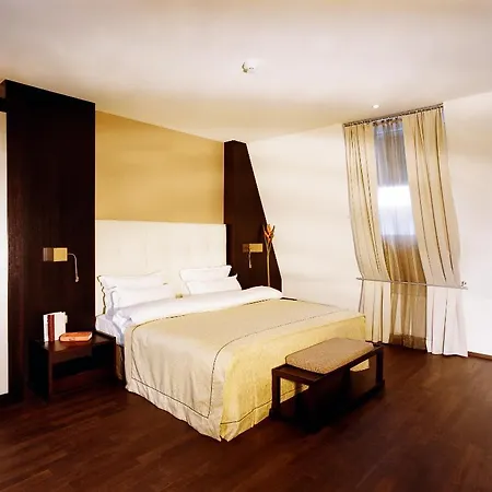 Myplace - Premium Riverside 4*