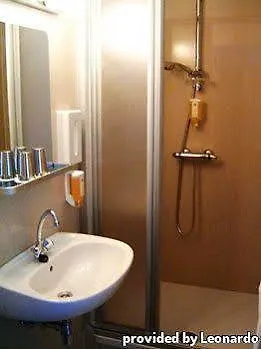 Donaustadt Kagran - At Metro U1 Hotel