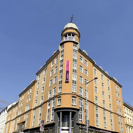 Mercure Westbahnhof 4* וינה