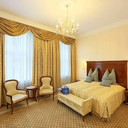 Hotel De France 5*