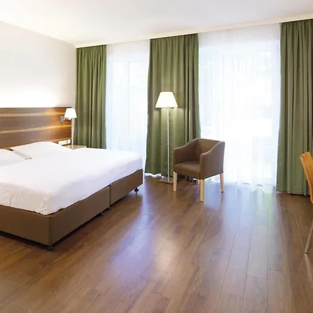 Austria Trend Beim Theresianum 3* Viena