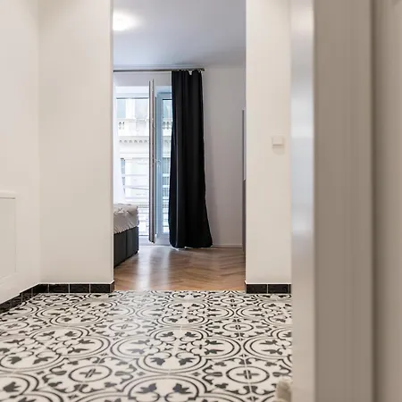Edelweiss City State Opera Apartment