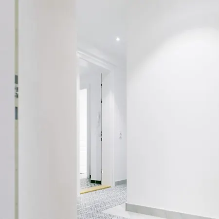 Edelweiss City State Opera Apartment *