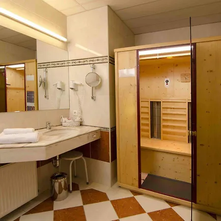 Hotel Cryston 3*