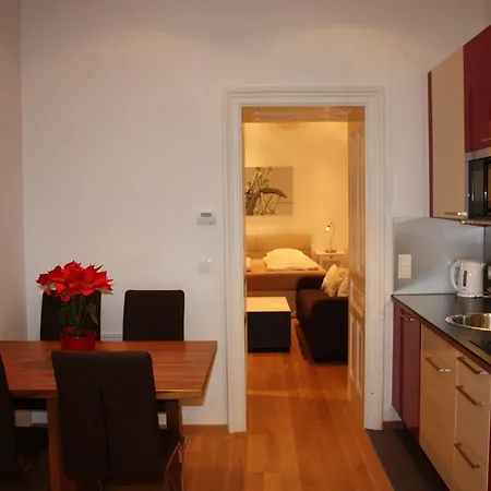 Hotel Govienna Opera 4*