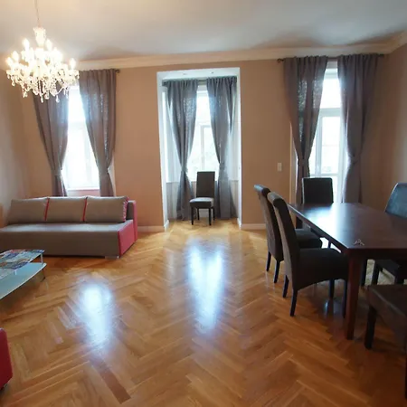 Imperial Schonbrunn Apartment *