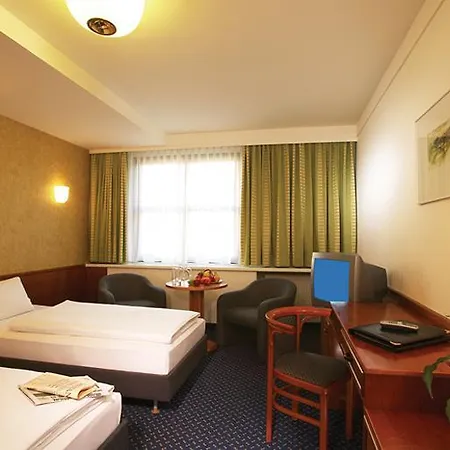 Arcotel Donauzentrum 4*