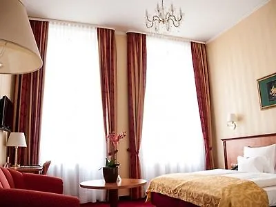 Opera Hotel 4*
