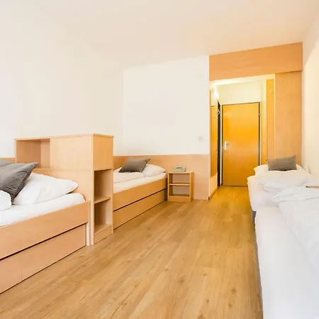Mynext - Westbahnhof One Hostel *