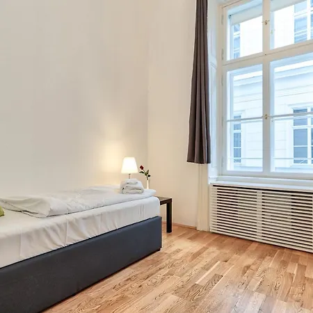 Apartment - Schwarzenbergplatz