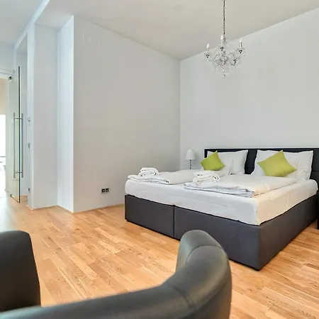 - Schwarzenbergplatz Apartment Vienna