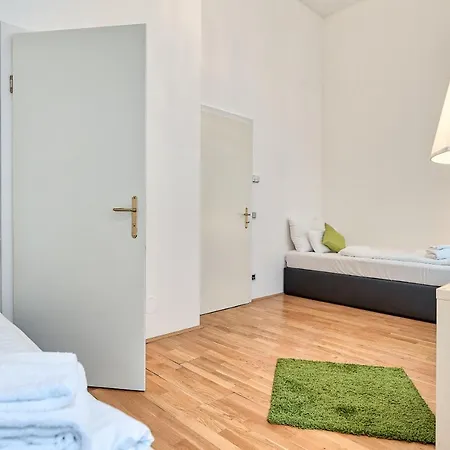 - Schwarzenbergplatz