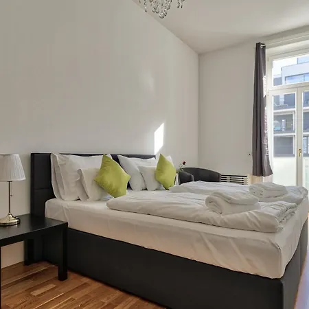 - Schwarzenbergplatz Apartment Vienna