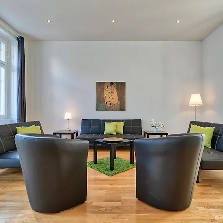 - Schwarzenbergplatz *