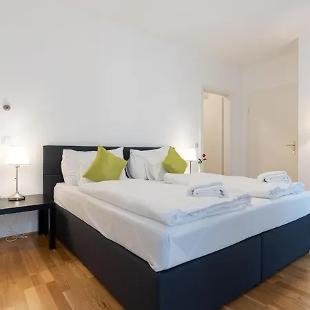 - Schwarzenbergplatz Apartment