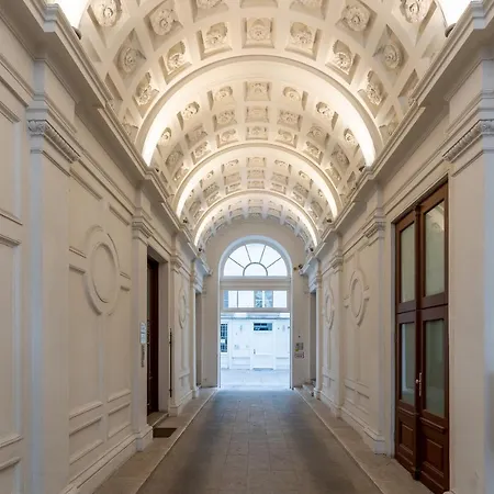 - Schwarzenbergplatz Apartment Vienna