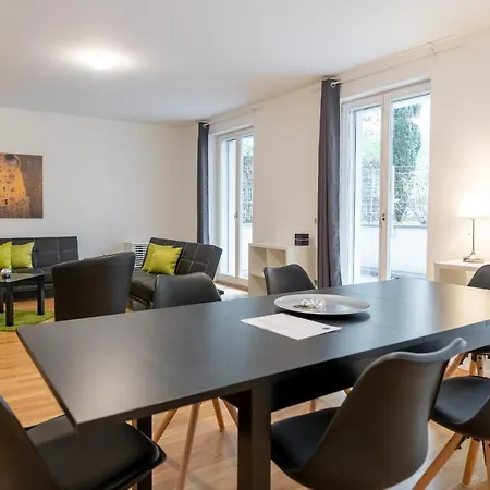 - Schwarzenbergplatz Apartment