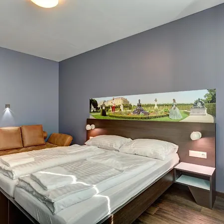 Meininger Downtown Sissi Hotel 3*