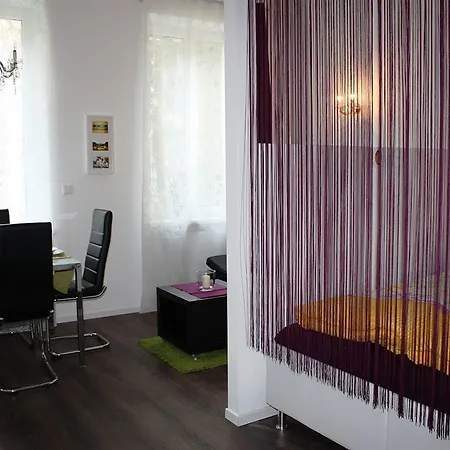 Govienna Small Modern 2*