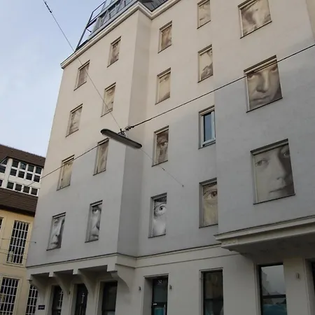 Apollo Hotel 2*