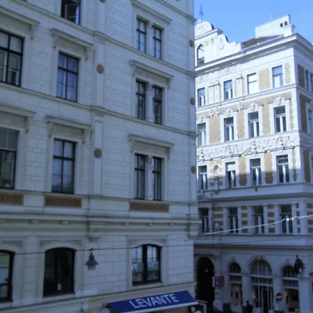 Edelweiss City State Opera Apartment Vienna