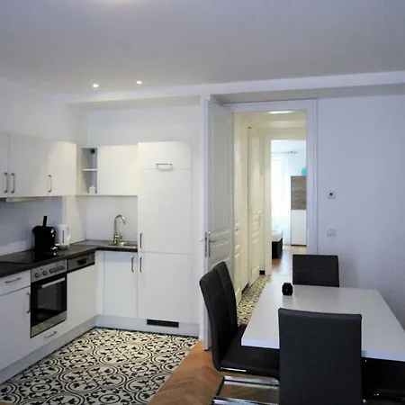 Edelweiss City State Opera Apartment *