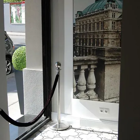 Apollo Hotel