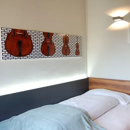 Apollo Hotel 2*