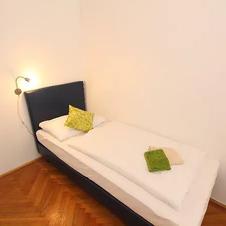 Apartment Checkvienna - Edelhof *