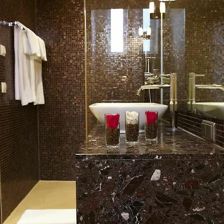 Myplace - Premium Riverside 4* Βιέννη