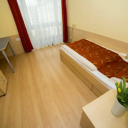 Mynext - Westbahnhof One Hostel *