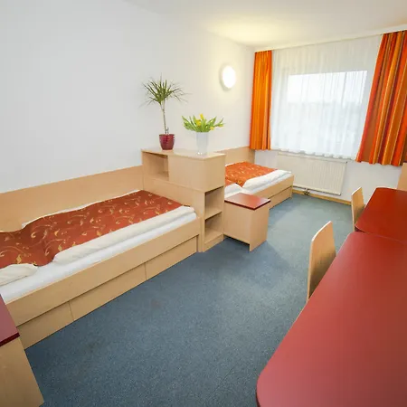 Mynext - Westbahnhof One Hostel *